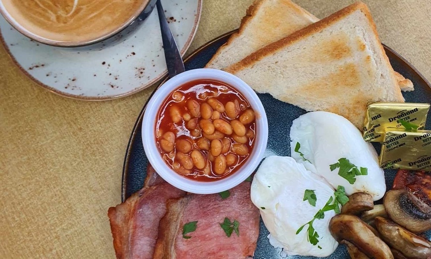 Image 1: Delicious Breakfast & Lunch Deals for 1, 2, or 4 

4o