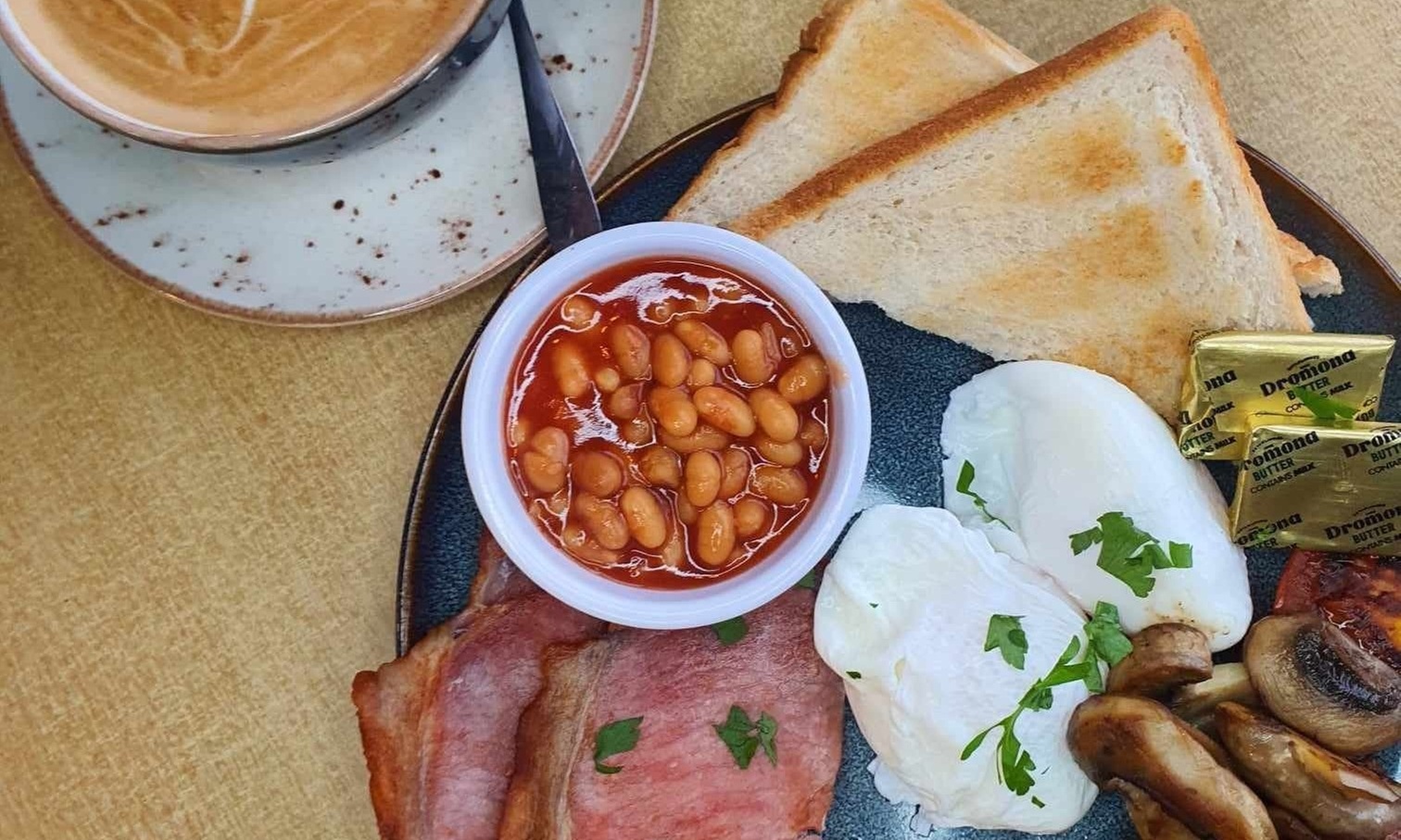 Delicious Breakfast & Lunch Deals for 1, 2, or 4 

4o