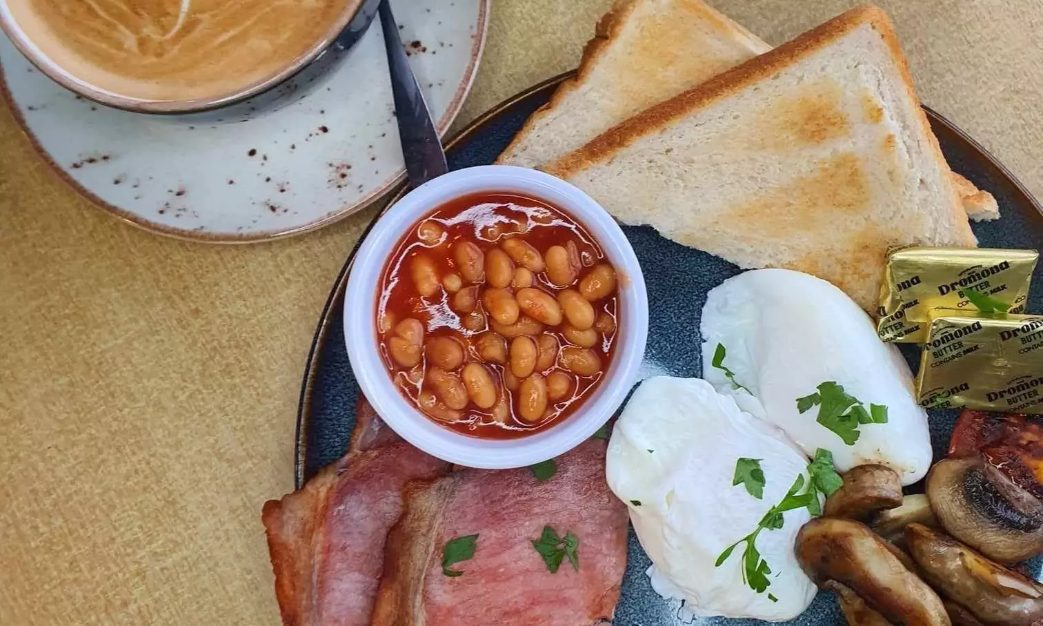 Delicious Breakfast & Lunch Deals for 1, 2, or 4 

4o