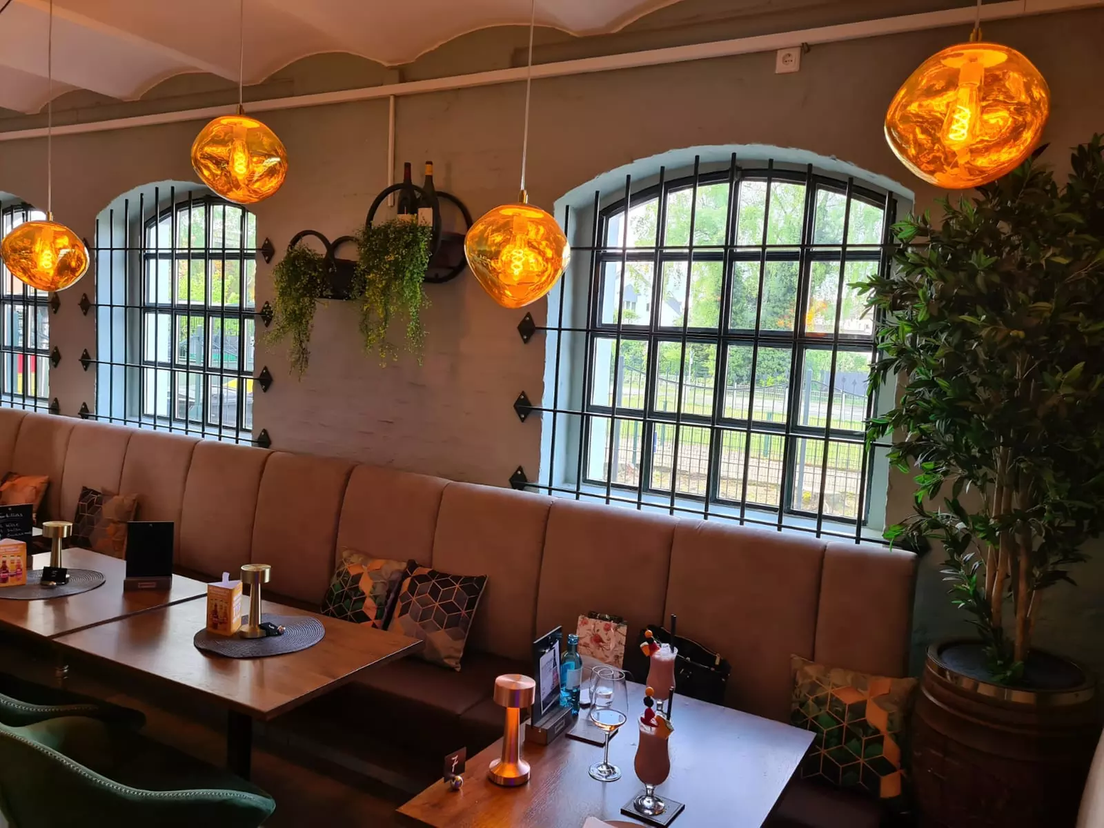 Flammkuchen Elsässer Art und Glas Wein oder Federweißer für 2-6 Pers.