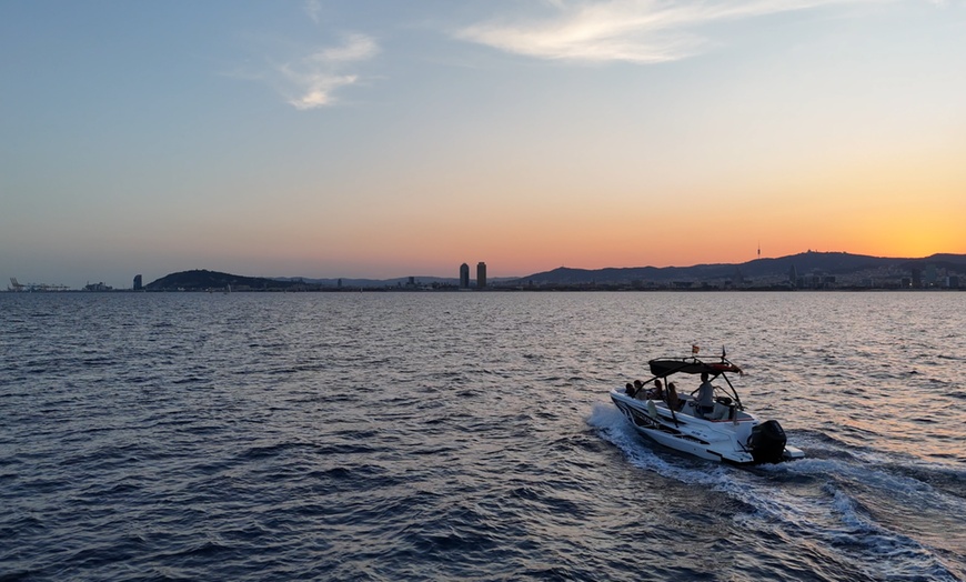 Image 4: Diversión acuática para 2, 4 o 6: banana boat, crazy sofa o sting ray