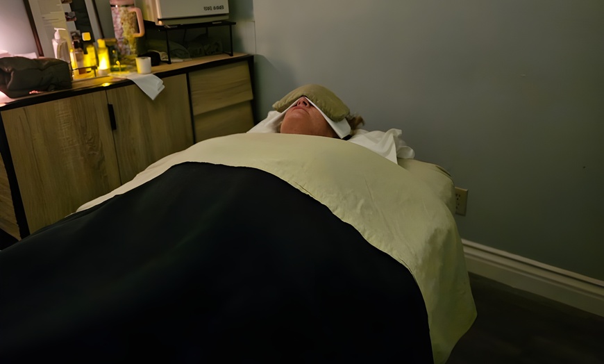 Image 4: Unwind: One Relaxing Massage (60min) with Mask/Scalp Massage and More