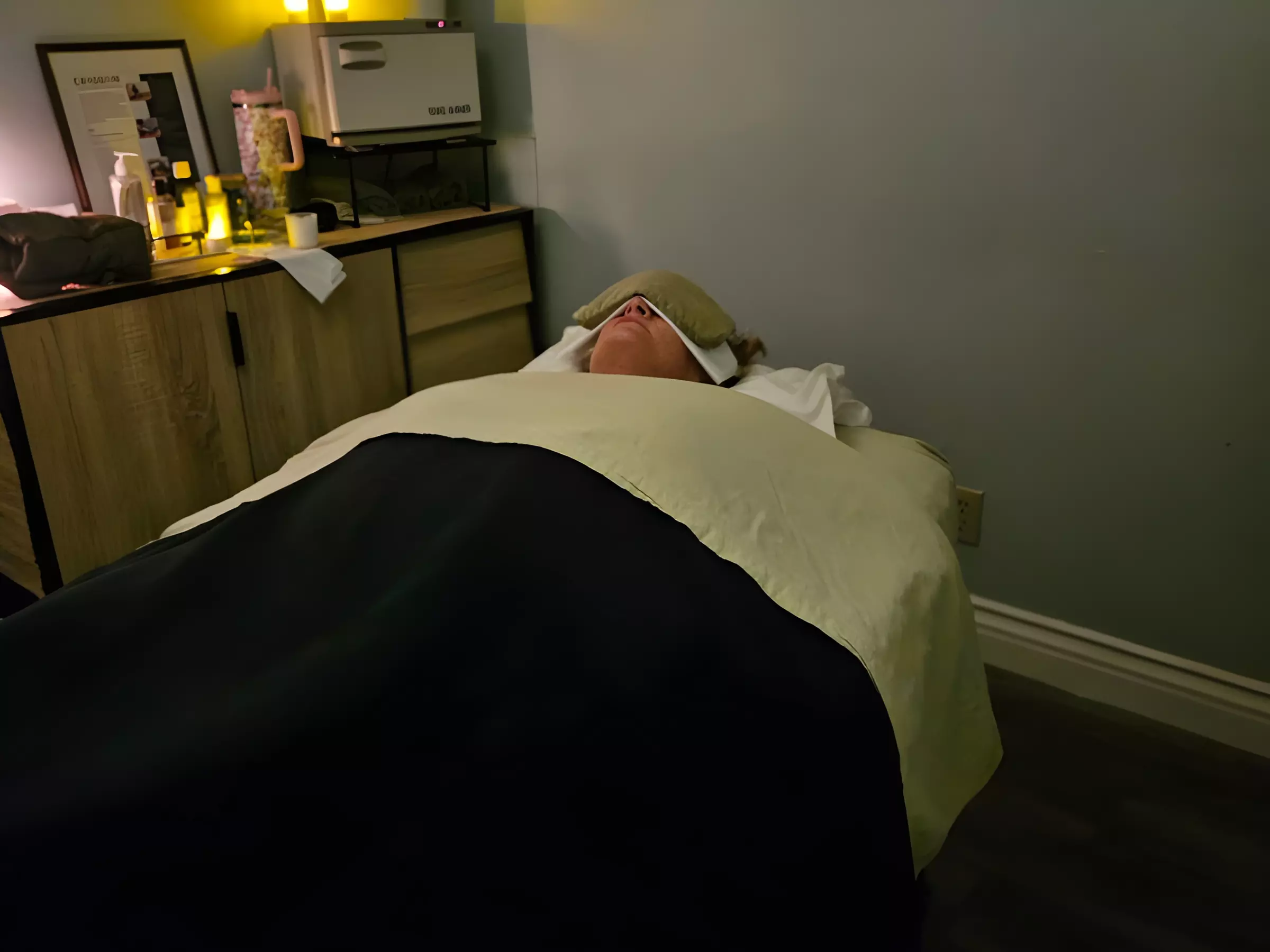 Unwind: One Relaxing Massage (60min) with Mask/Scalp Massage and More