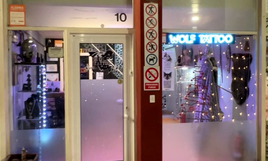 Image 4: 1 o 2 tatuajes de 5x5 cm para 1 persona en Wolf Tattoo Figueras