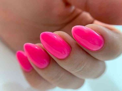 Beauté des mains avec pose de vernis semi-permanent