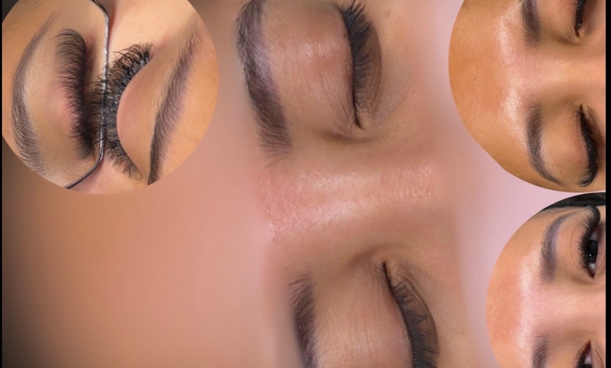 Image 2: Sublimez votre regard avec un rehaussement ou des extensions de cils