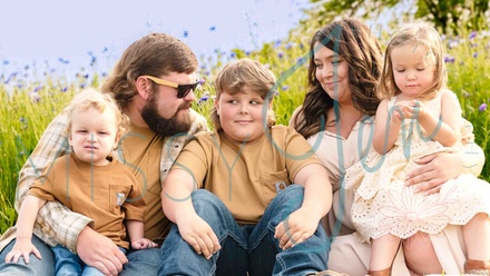 Quick & Fun 30-Minute Family Photo Session - up to 4 Family Members or Pets - 12 Edited Images - Missy Jen Photography