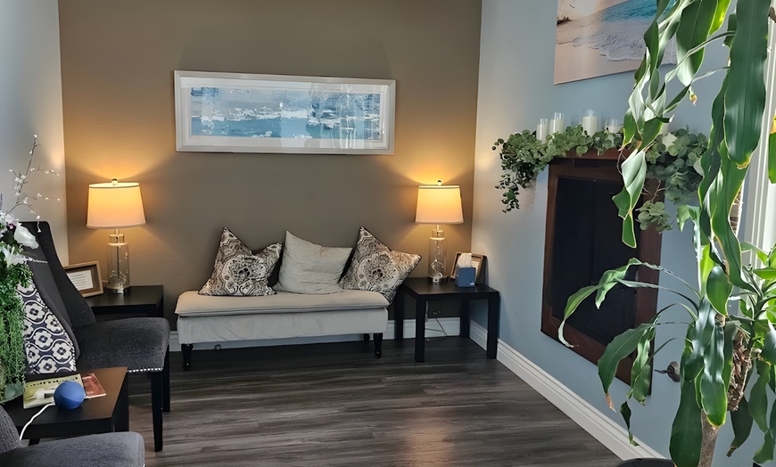 Image 2: Unwind: One Relaxing Massage (60min) with Mask/Scalp Massage and More