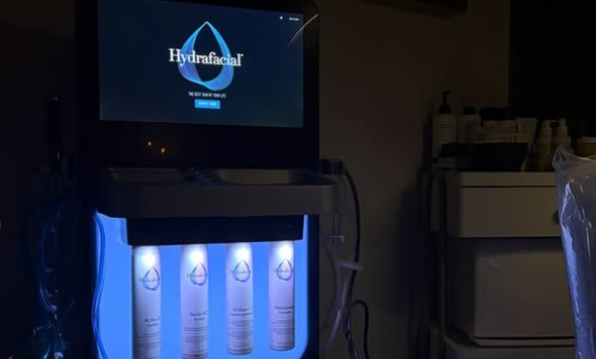 Image 2: One, Two, or Three 30-Minute Signature Hydrafacial Session for One