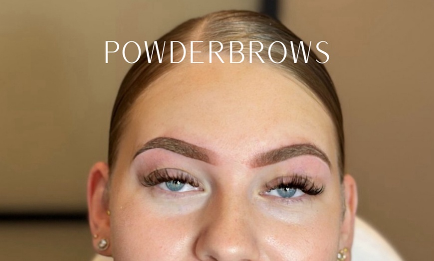 Image 7: Je gezicht is je visitekaartje: kies uit powderbrows of lipbehandeling