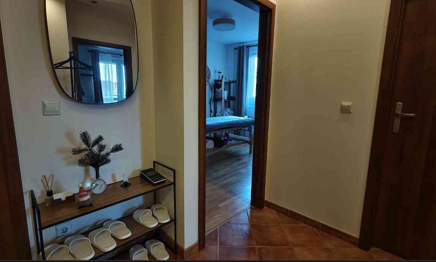 Image 3: Masaż klasyczny, relaksacyjny, gorącymi kamieniami, Kobido i więcej