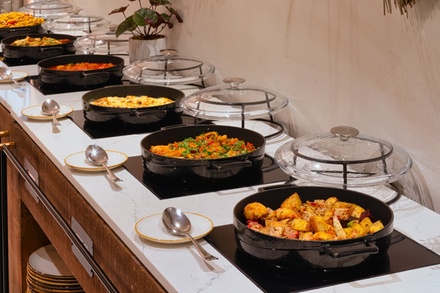 1 child: 4* Premium dinner buffet with water/tea/coffee