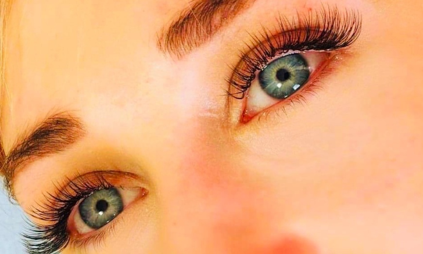 Image 2: Stunning Eyes with Classic or Volume Eyelash Extensions & Fills