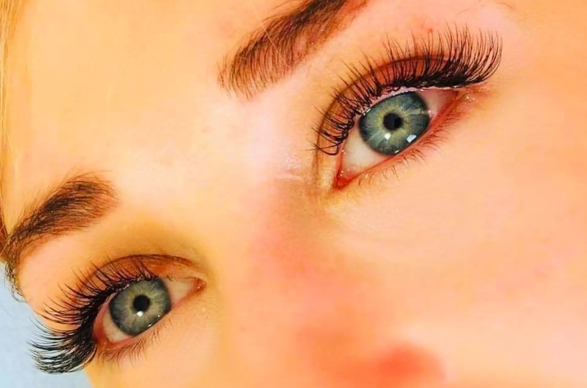 Stunning Eyes with Classic or Volume Eyelash Extensions & Fills