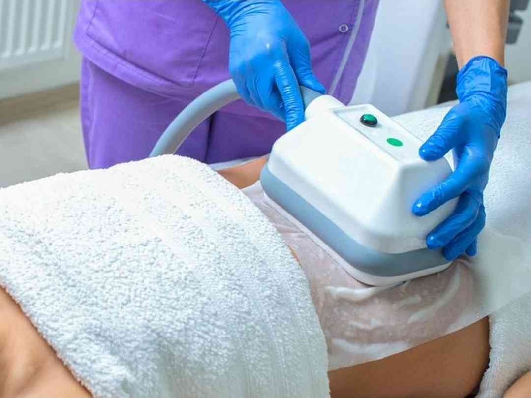Fat freezing for one or two areas using cold/hot technology