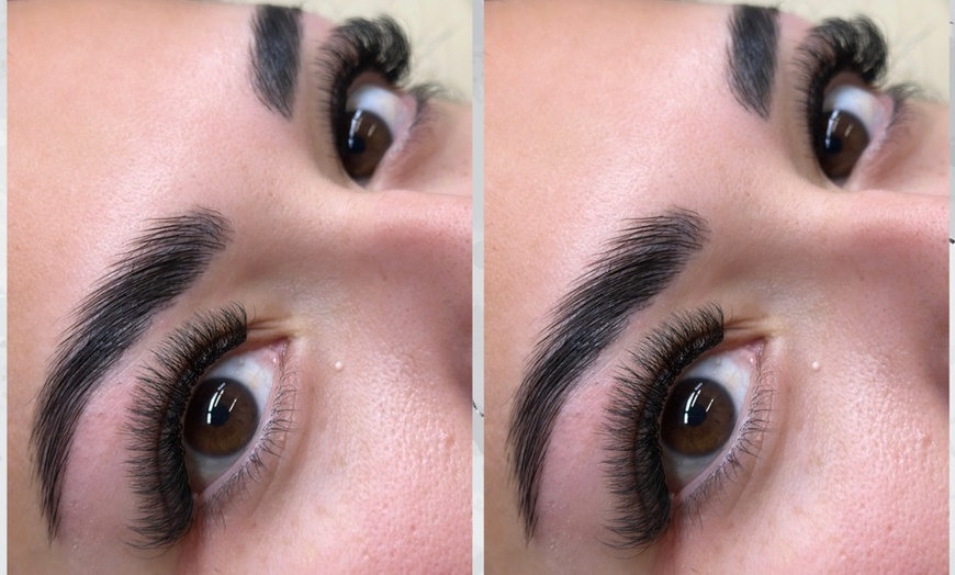 Image 1: Get Stunning Eyes with a Full Set of Volume Eyelash Extensions