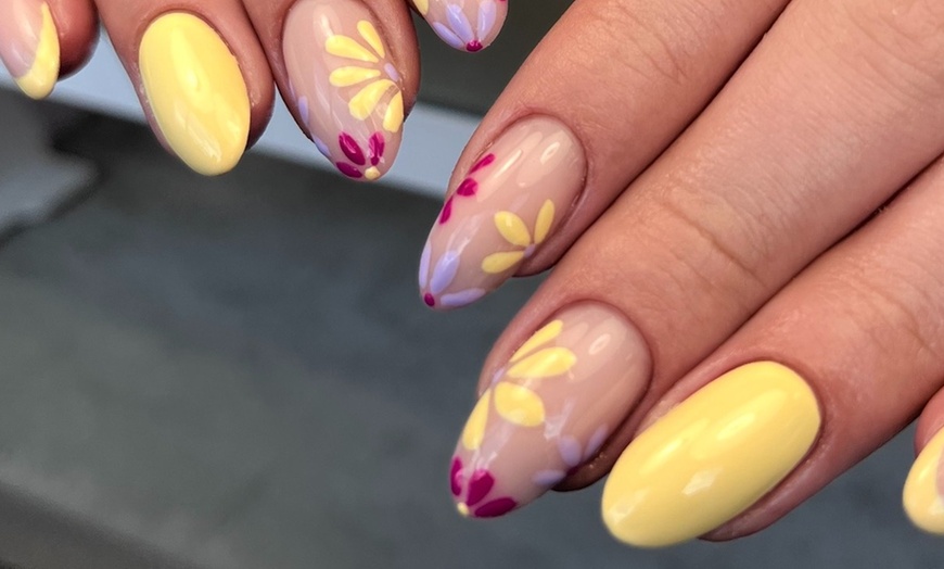 Image 6: Beauté des mains russe avec vernis semi permanent ou rallongement gel