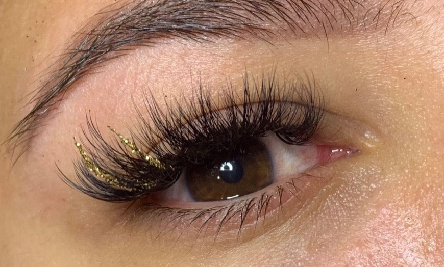 Image 7: Full Set Lash Options