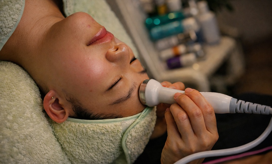 Image 2: Gua Sha Facial, Aromatherapy, Hot Stone & Scalp Treatments 