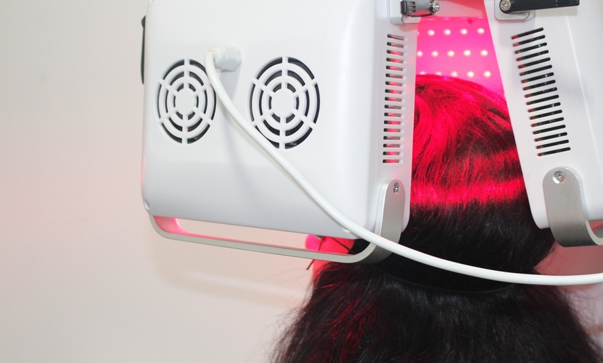 Image 3: Rejuvenate with Effective Red Light Therapy Sessions!
