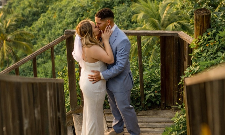Image 7: Hawaii Engagement and Couples Photography Sessions