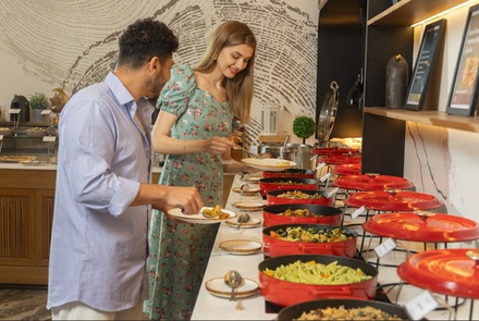 For One Child (5-11 Yrs): 4* Premium Dinner Buffet with Water/Tea/Coffee