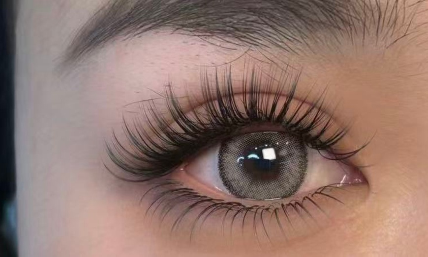 Image 3: Up to 60% Off on Eyelash Extensions at Lash bar