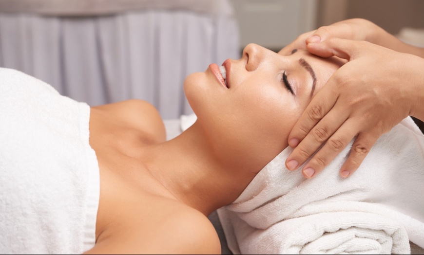 Image 1: Soin du visage au choix ou microneedling avec Bella Addict