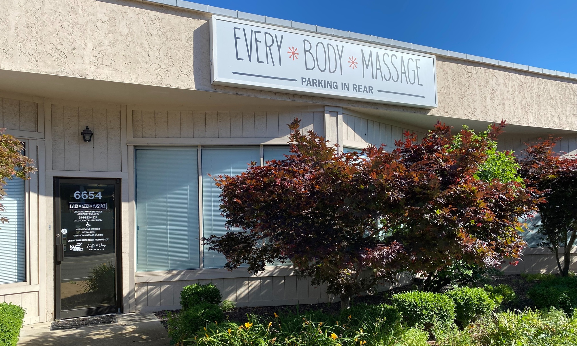 Relax and Rejuvenate: Faster Facial with 60-Minute Massage Service 