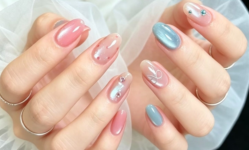 Image 5:  Choose from Manicure or Eye Color/ Gel Shellac Change