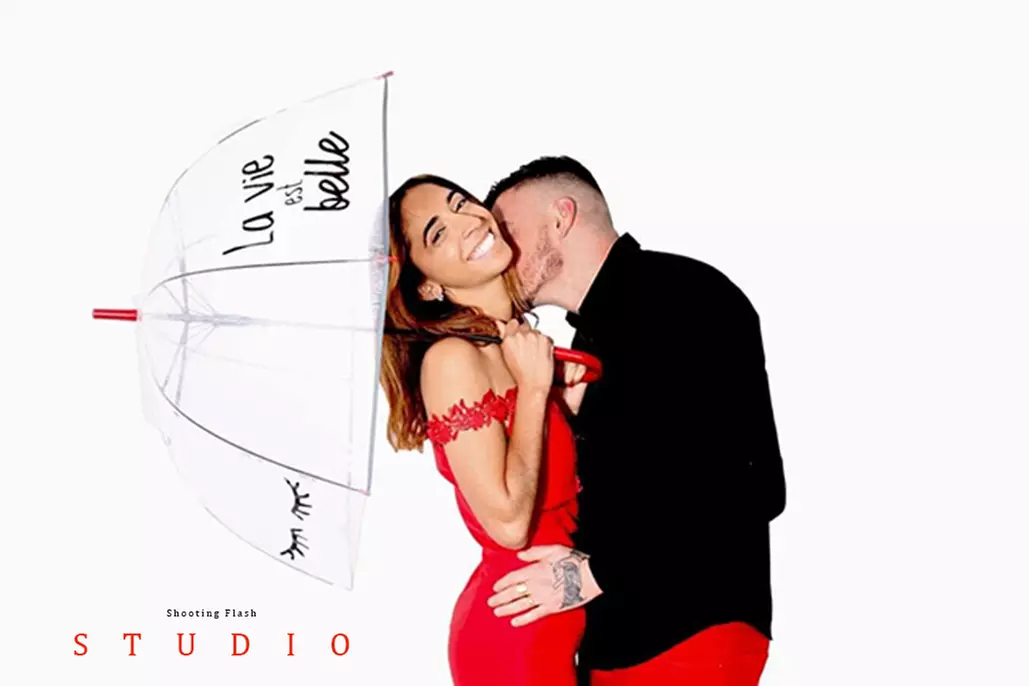 Shooting photo de l’Amour STUDIO FLASH STUDIO Pieds dans l’eau (jusqu'à 78% de réduction) - Primary Image