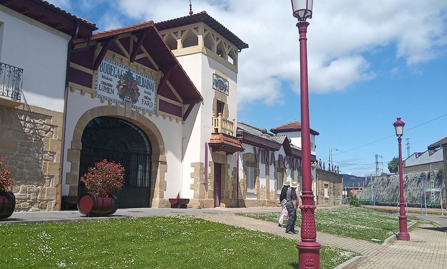 Image 8: Visita Haro La Rioja con cata de 2 vinos para 4 personas 