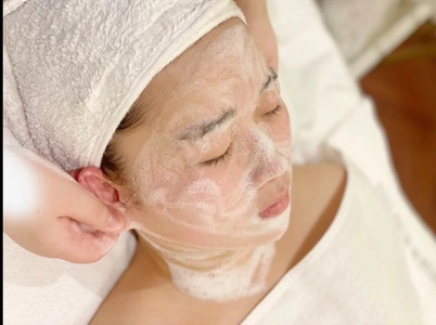 60-Minute Deep Cleansing Ampoule Facial Treatment - Erin Cosmetic Beauty Spa