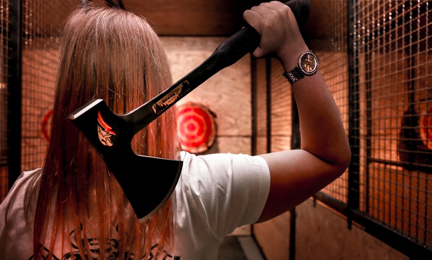 Image 1: 85 Min. Axt- und Messerwerfen für bis zu 4 Personen bei Rage Axe 