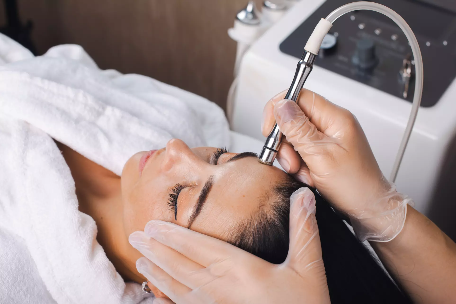 Diamond Microdermabrasion and Hydrofacial with Gold mask