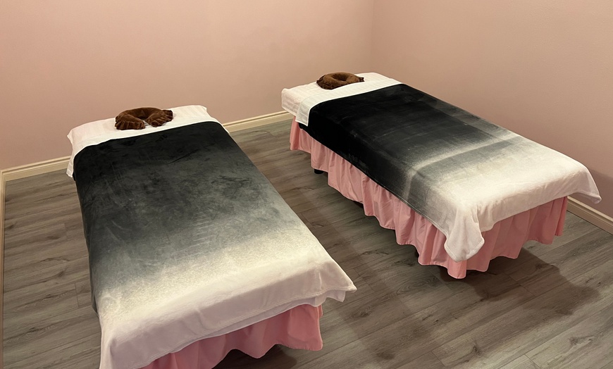 Image 2: Relaxing Couples Massage with Hot Stones