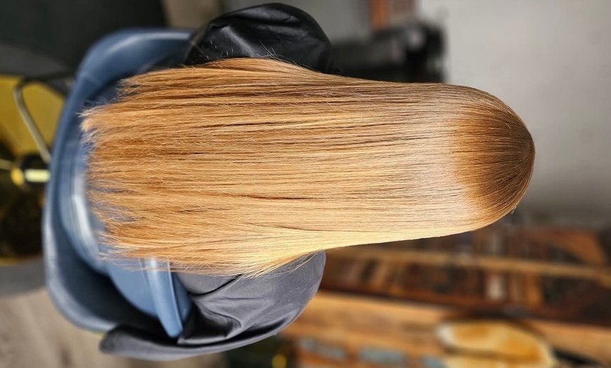 Image 6: Get a Stylish Haircut with Nigel King at Salon Helios