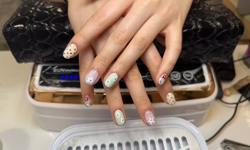 Image 4: Get Stunning Nails with Cat Eye, Mirror Chrome Gel Manicure Pedicure