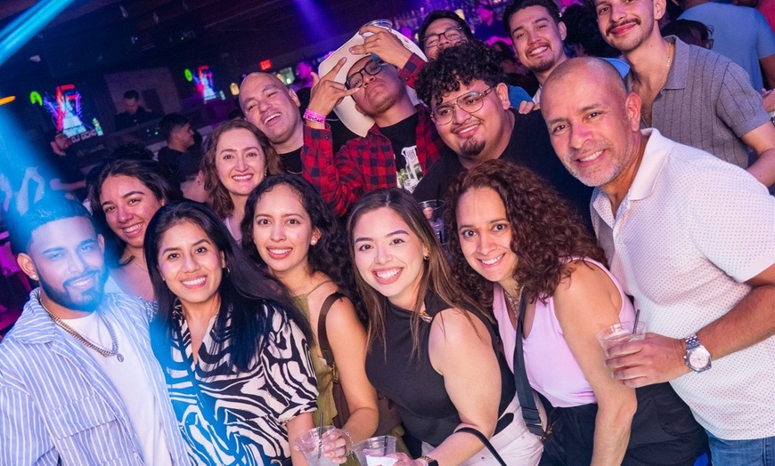 Image 7: Weekend Bar Crawls in Gaslamp District