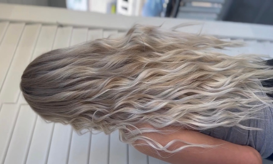 Image 3: Up to 37% Off on Salon - Hair Color / Highlights at Ommani’s Beauty Room