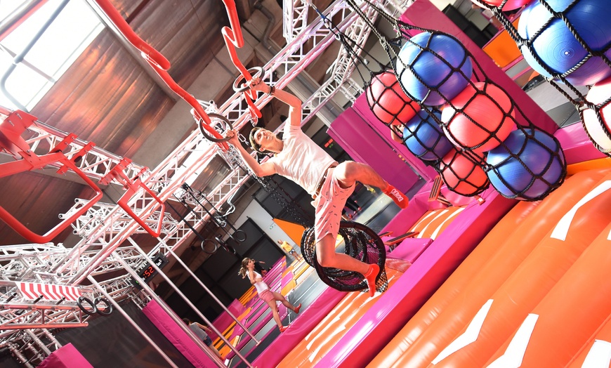 Image 5: Session trampoline et parcours ninja avec Exalto