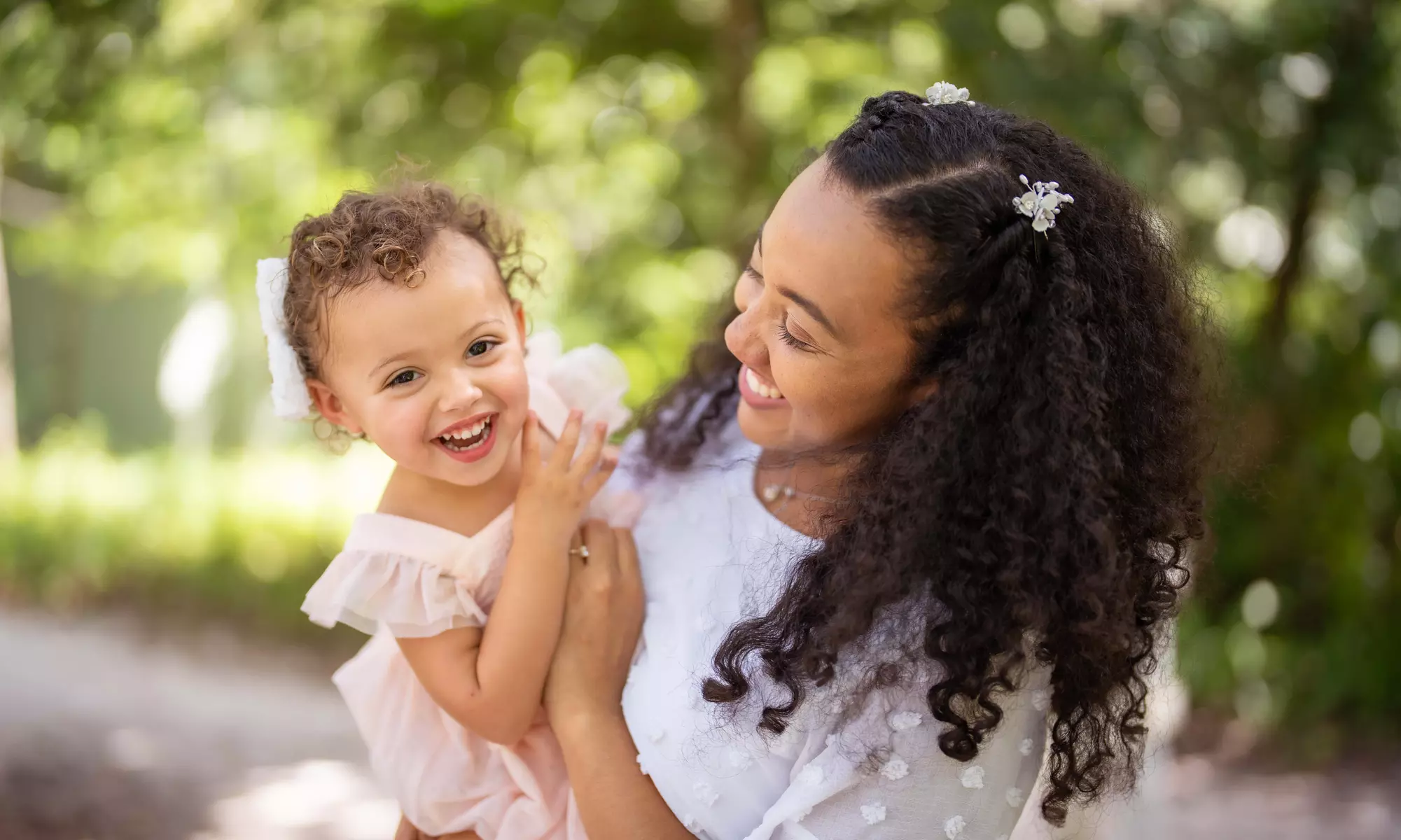 Outdoor photo shoot: capture candid moments with ease