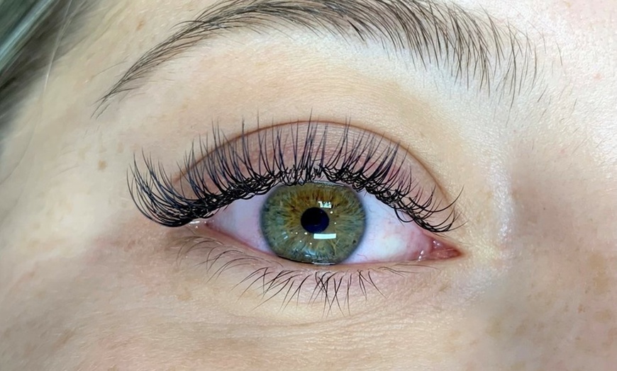 Image 2: Eyelash Extension - Aura Volume, Hybrid, 80, 100, or 120 Pieces