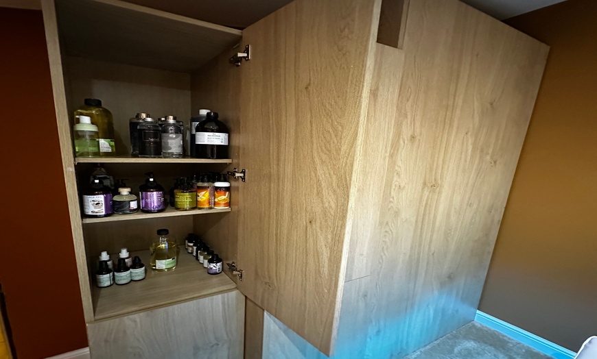 Image 4: 60 Min Aromatherapy or Swedish, or Deep Tissue Massage with a Drink 