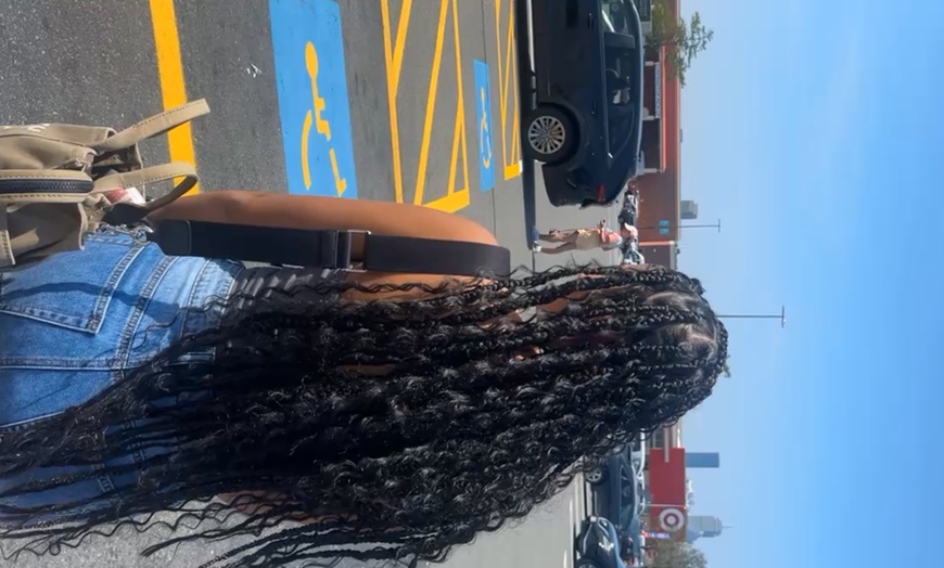 Image 7: Transform Your Look with Stylish Knotless or Box Braids