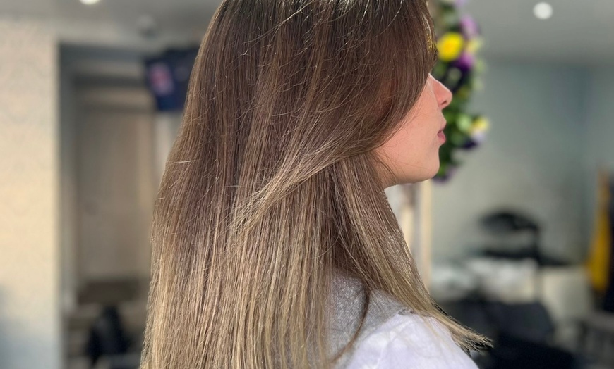 Image 5: Up to 35% Off on Salon - Hair Colour / Highlights at LaVanya Salon Ltd.