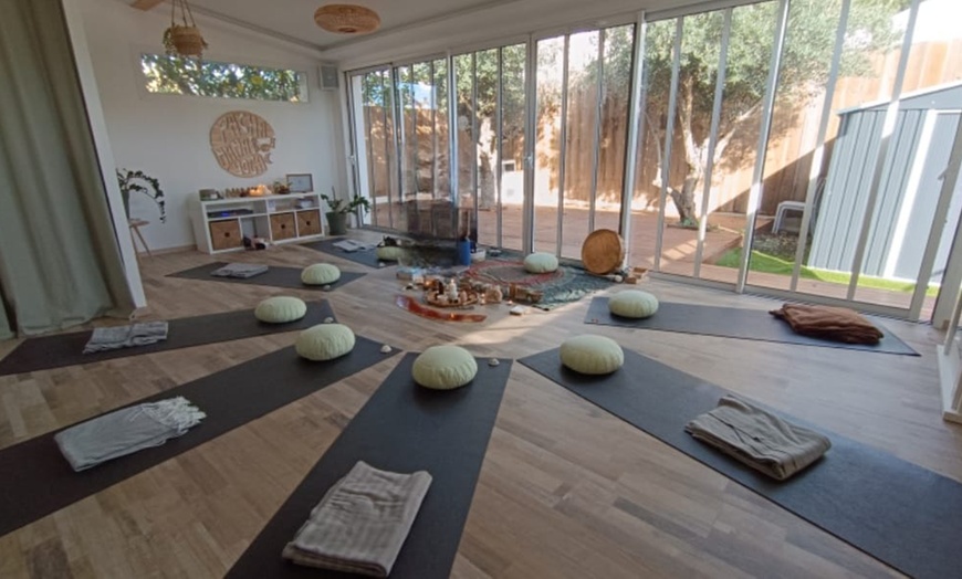 Image 1: 10 ou 20 cours de yoga Vinyasa avec MURIEL ESCAFFIT
