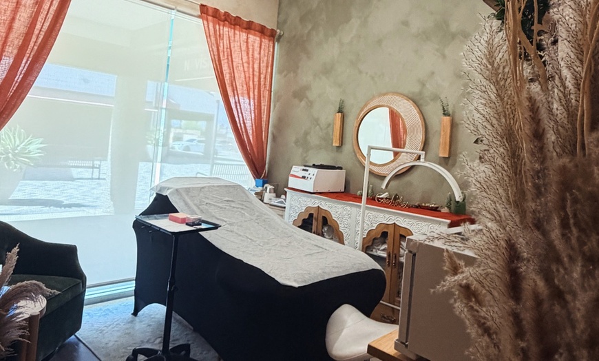 Image 4: 20 or 40 Units of Smoothing and Refreshing Facial Treatments