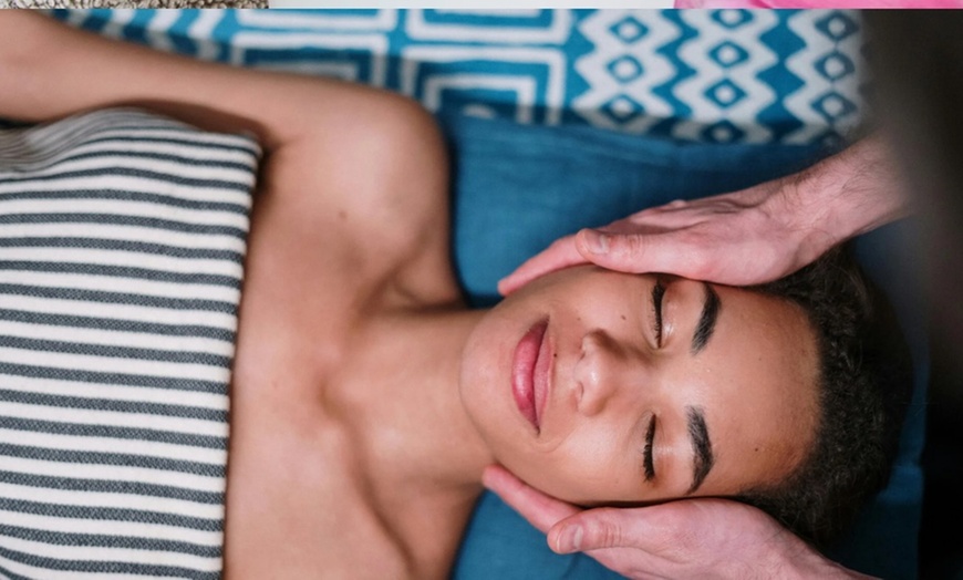 Image 1: 3 séances de massages Ayurvédique ou face yoga avec Look et Style

