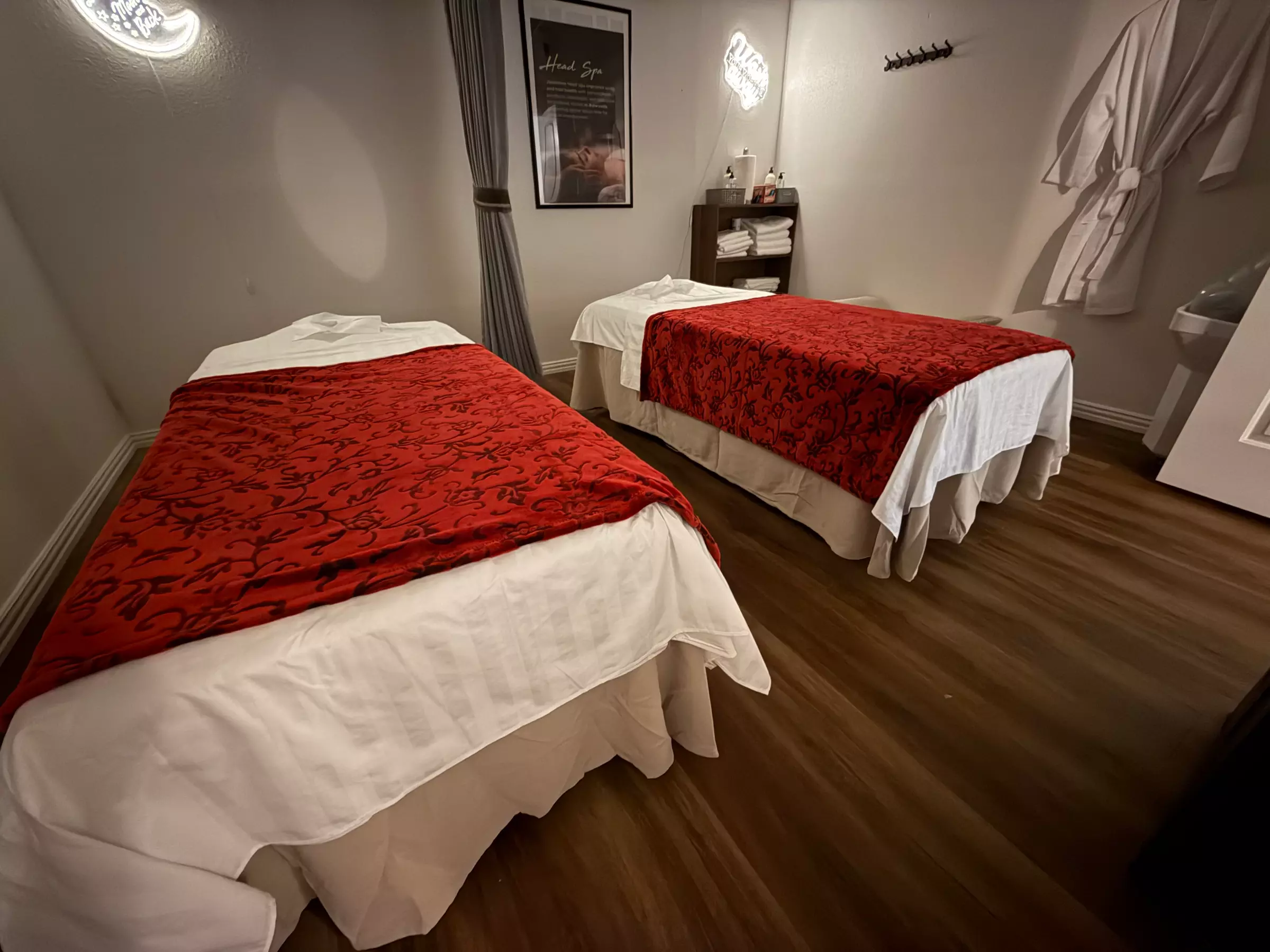 60-Min Foot Reflexology & Body Session w/ Foot Bath & Hot Stones